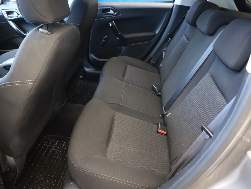 Peugeot 208, 2015
