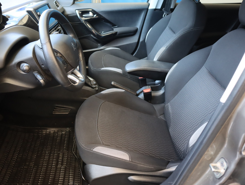 Peugeot 208, 2015