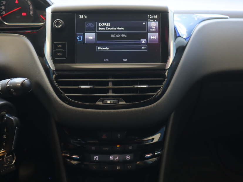 Peugeot 208, 2015