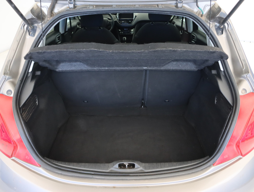 Peugeot 208, 2015