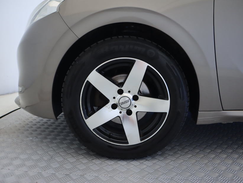 Peugeot 208, 2015