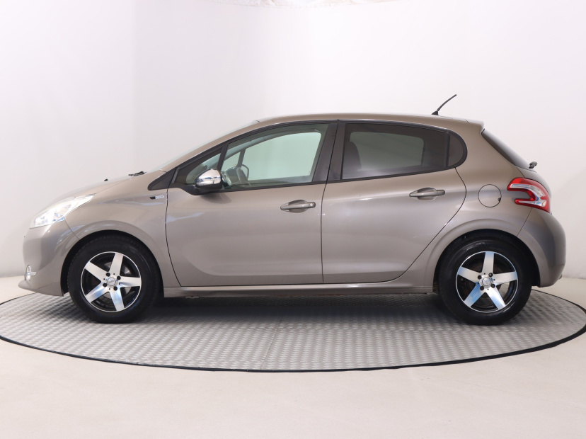 Peugeot 208, 2015