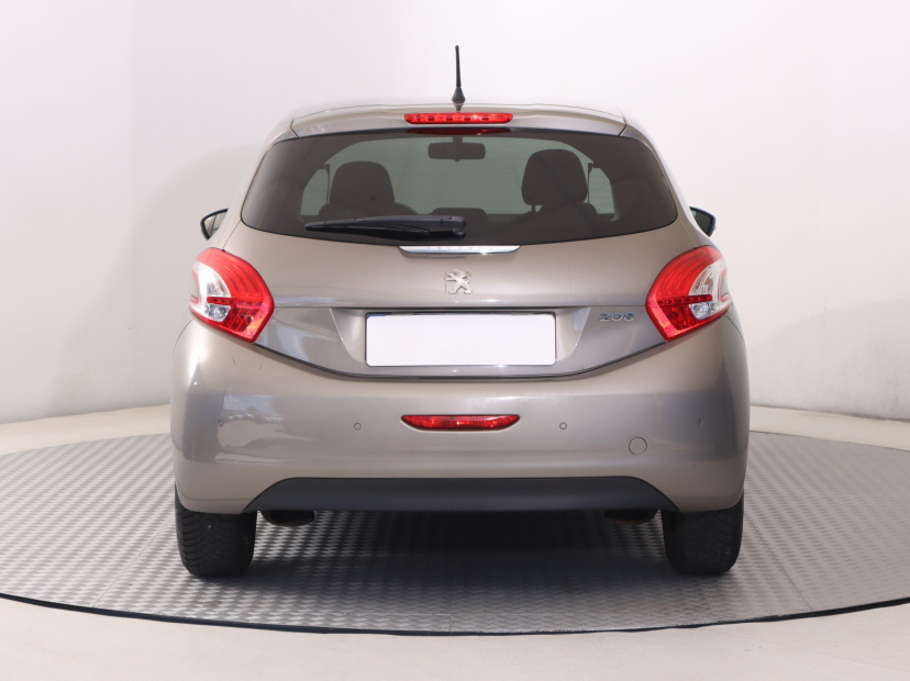 Peugeot 208, 2015