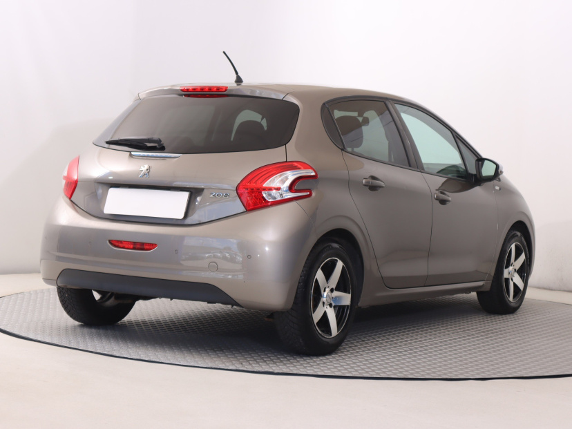 Peugeot 208, 2015