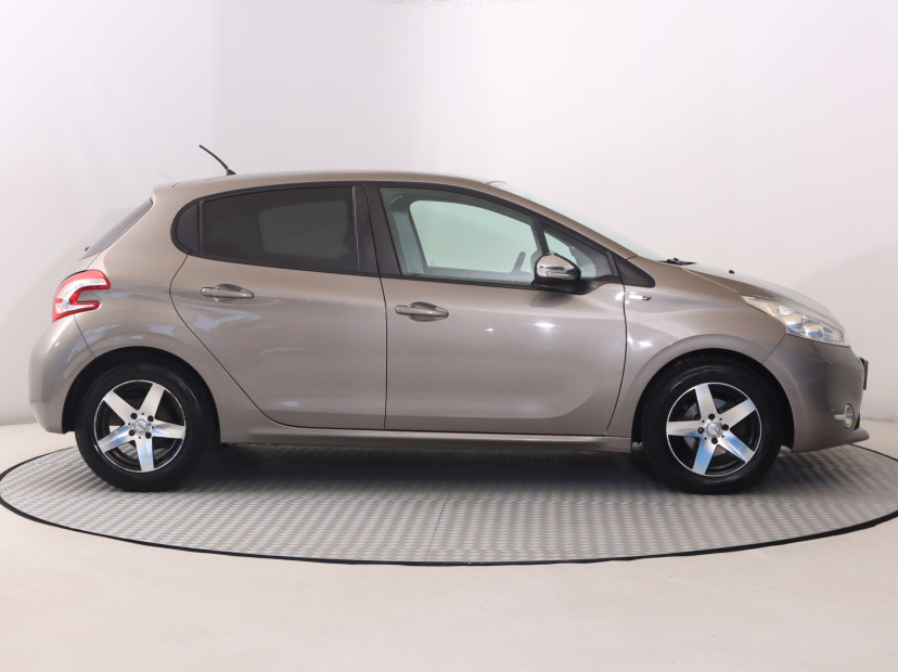 Peugeot 208, 2015