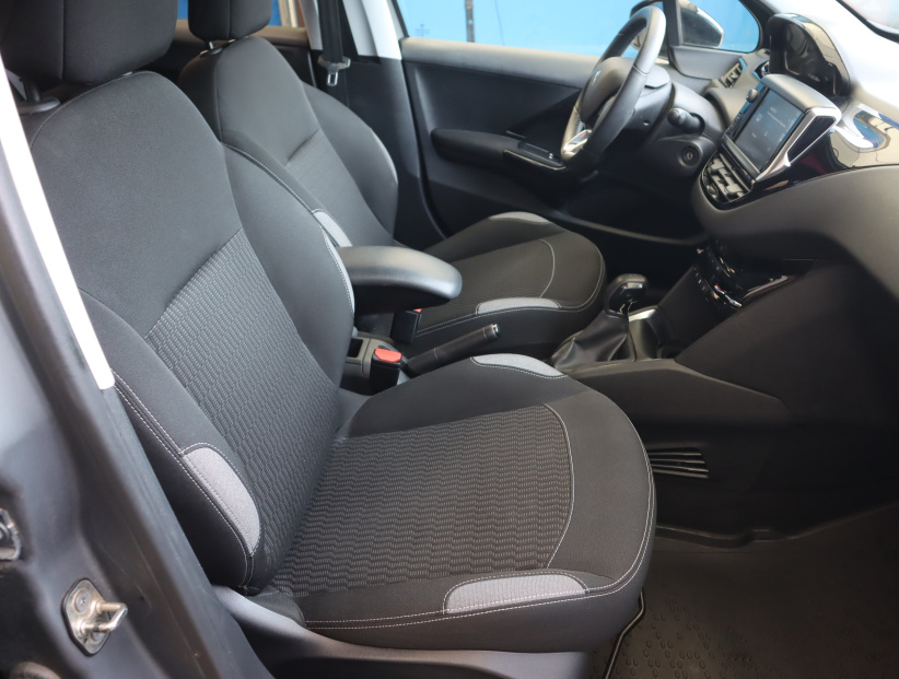 Peugeot 208, 2015