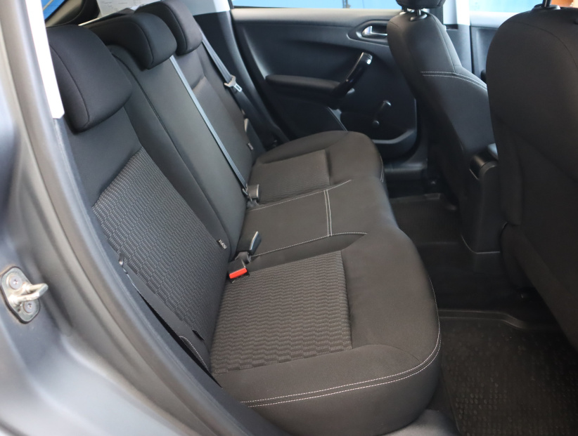 Peugeot 208, 2015