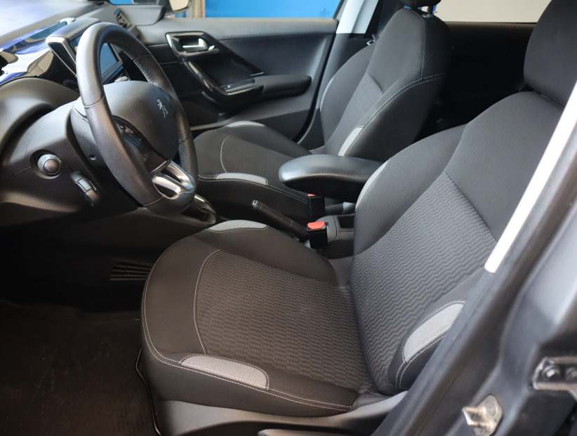 Peugeot 208, 2015