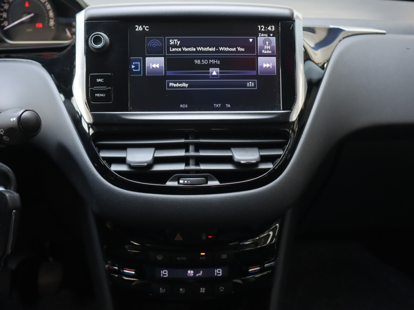 Peugeot 208, 2015