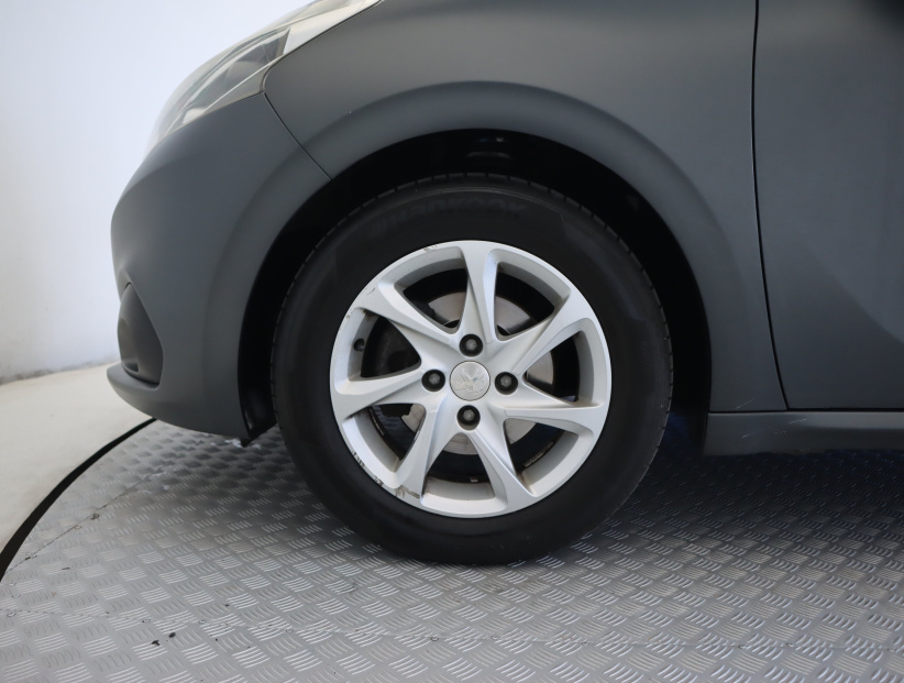 Peugeot 208, 2015