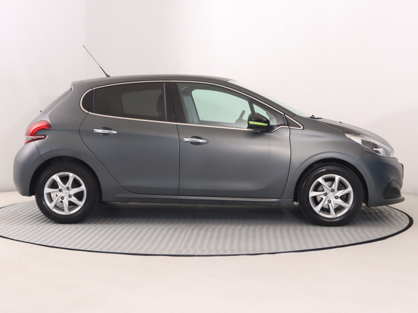 Peugeot 208, 2015