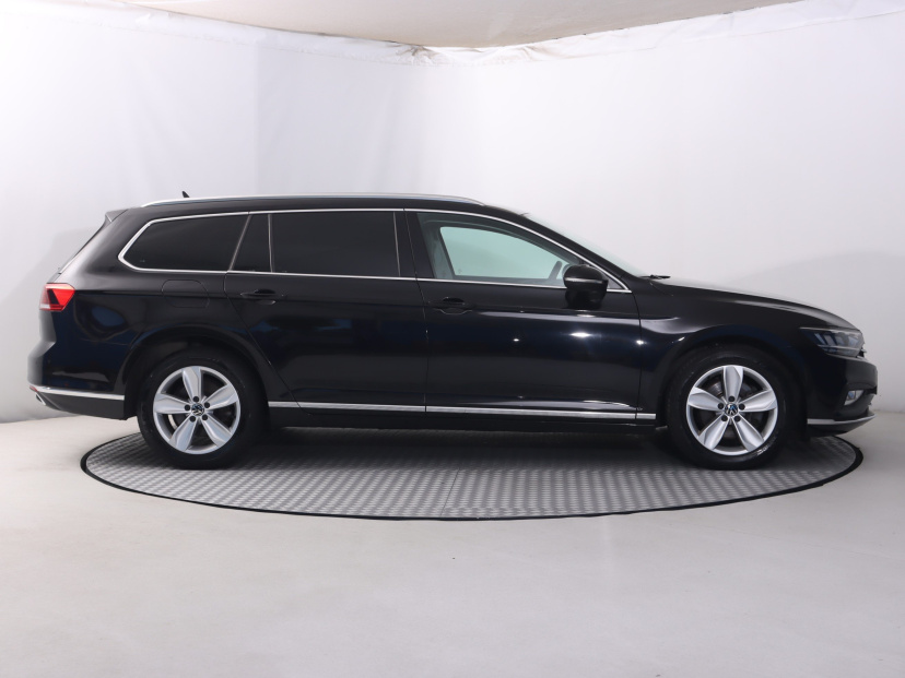 Volkswagen Passat, 2023
