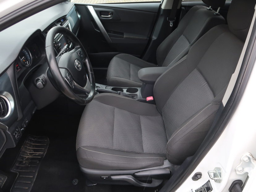 Toyota Auris, 2013