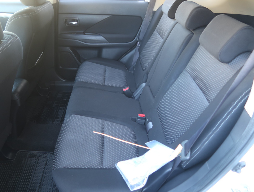 Mitsubishi Outlander, 2016