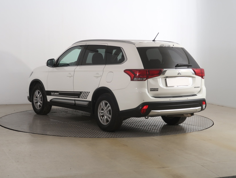 Mitsubishi Outlander, 2016