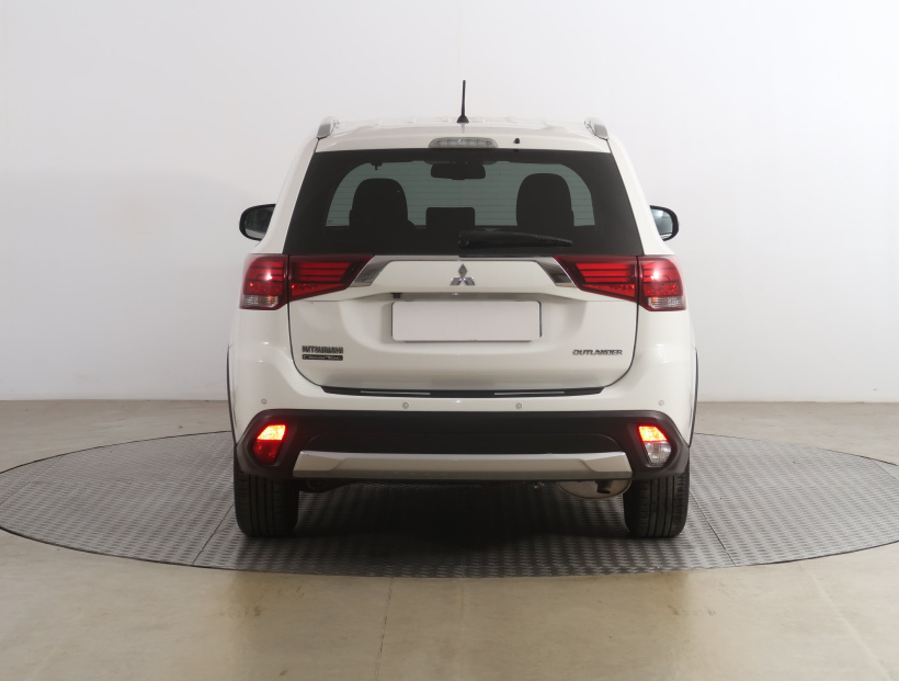 Mitsubishi Outlander, 2016