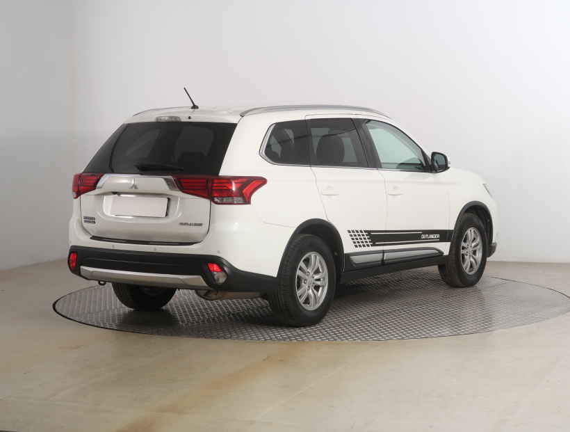 Mitsubishi Outlander, 2016