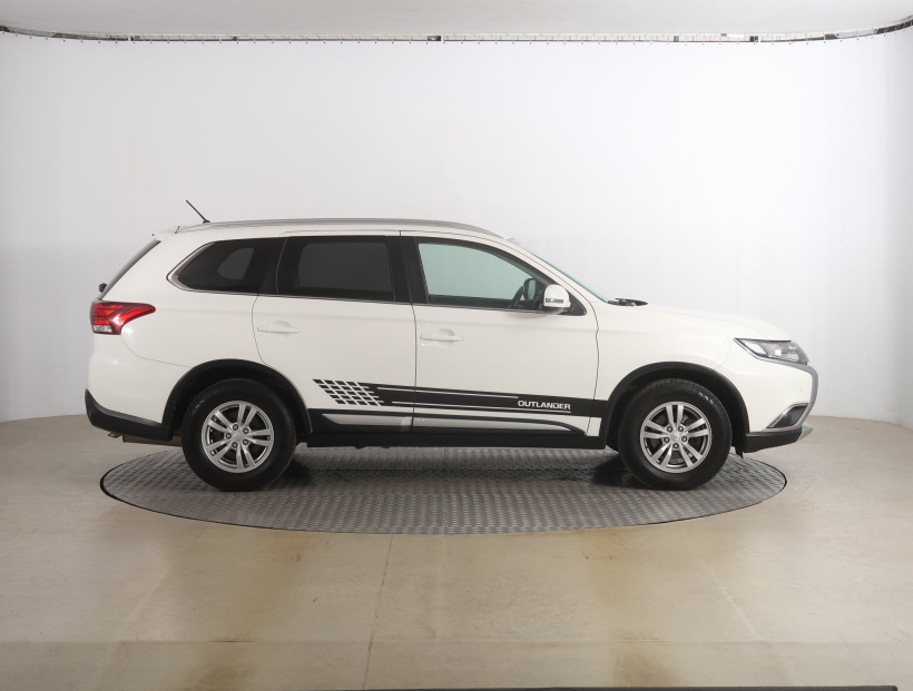 Mitsubishi Outlander, 2016