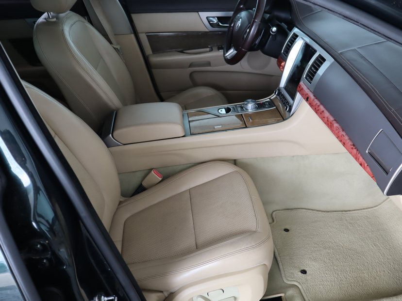 Jaguar XF, 2009