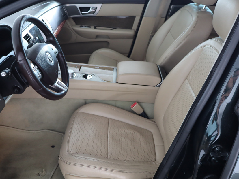 Jaguar XF, 2009