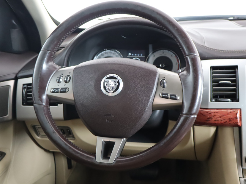 Jaguar XF, 2009