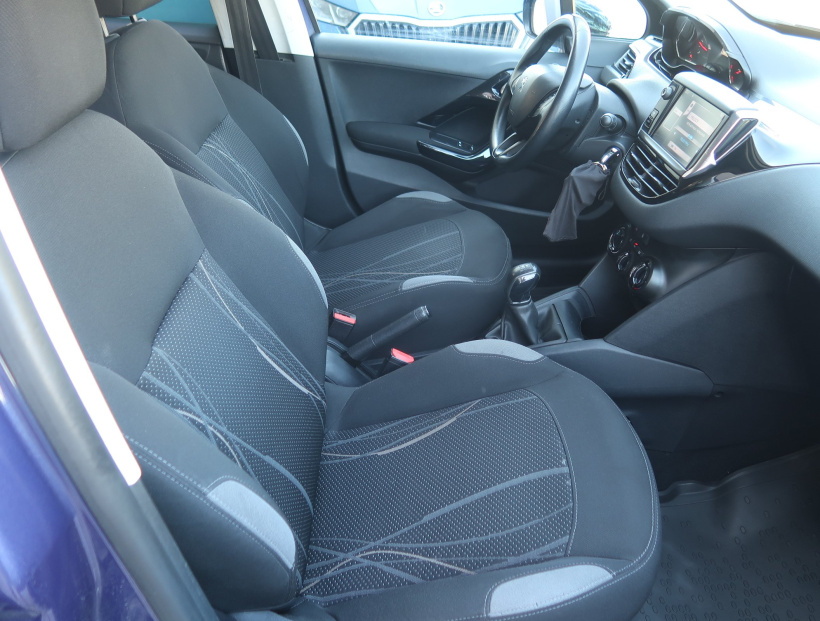 Peugeot 208, 2012