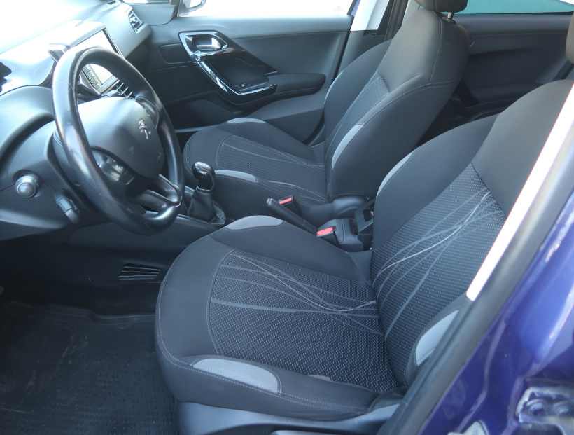 Peugeot 208, 2012