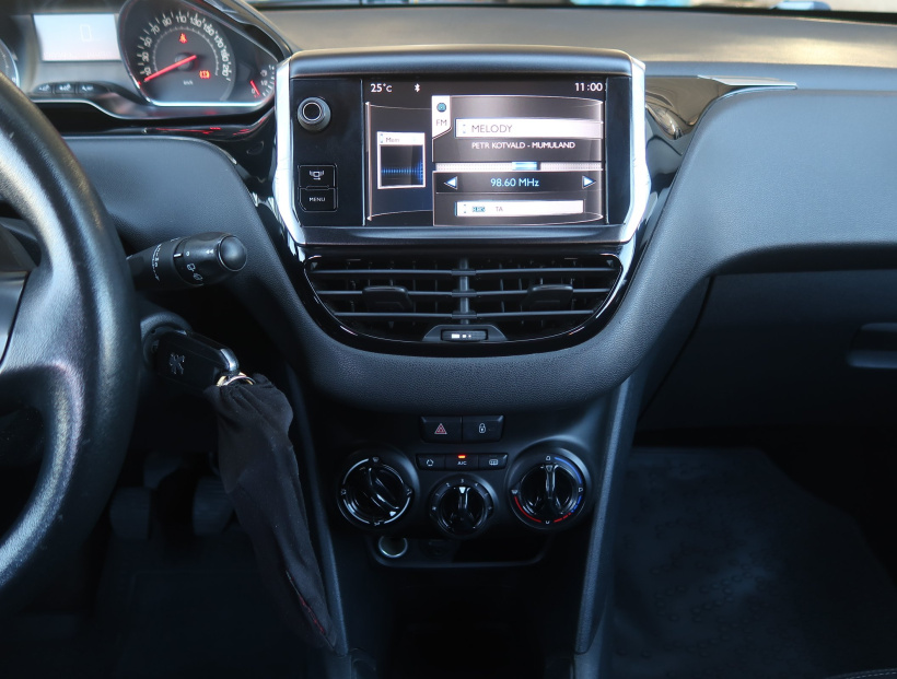 Peugeot 208, 2012