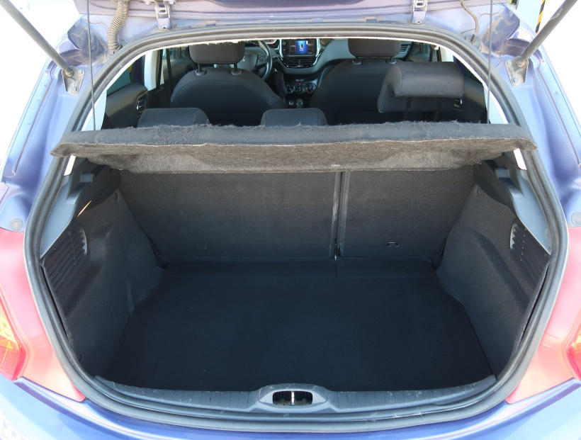 Peugeot 208, 2012