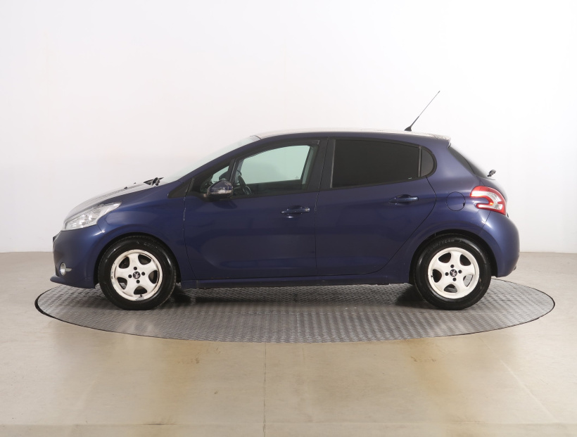 Peugeot 208, 2012