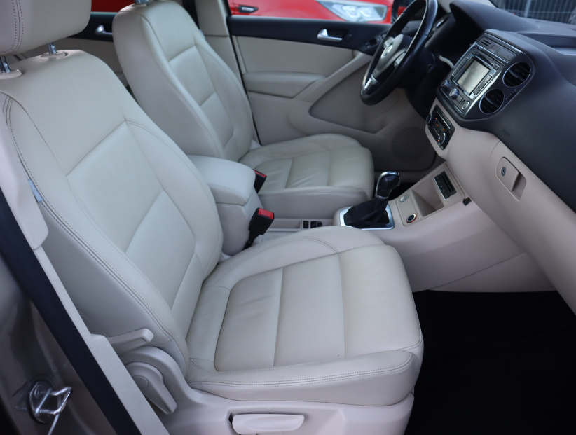 Volkswagen Tiguan, 2012