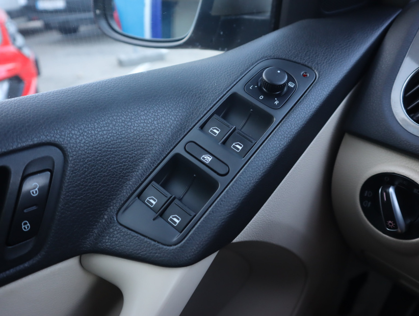 Volkswagen Tiguan, 2012