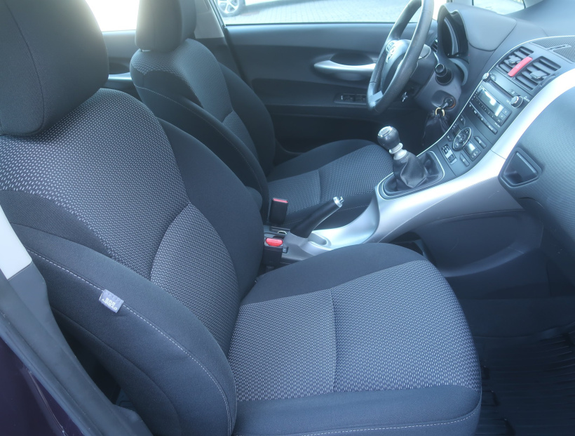 Toyota Auris, 2011