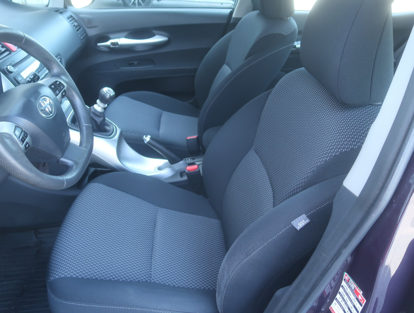 Toyota Auris, 2011