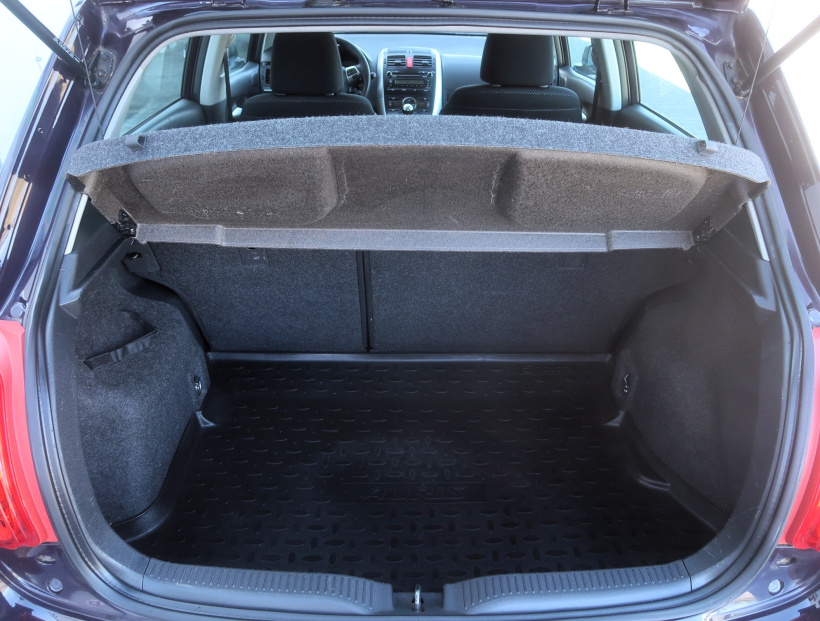 Toyota Auris, 2011