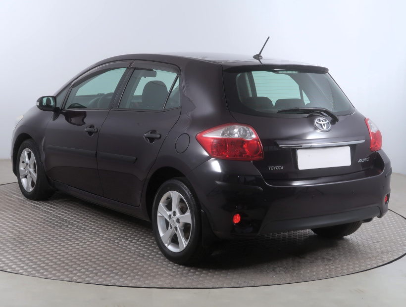 Toyota Auris, 2011