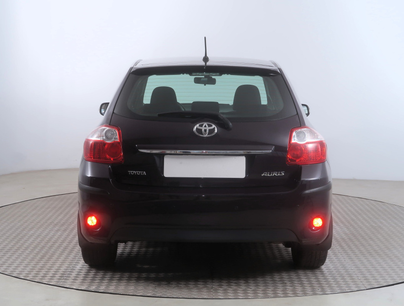 Toyota Auris, 2011