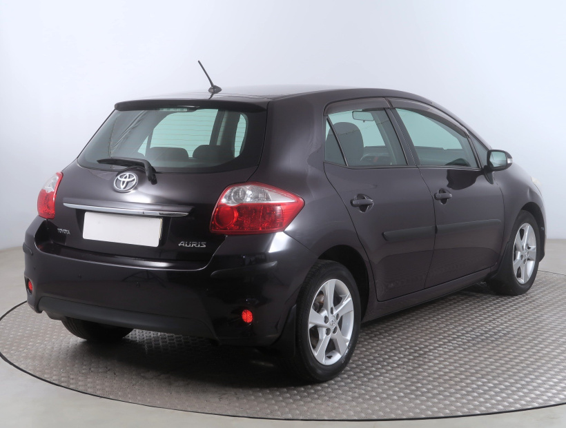 Toyota Auris, 2011