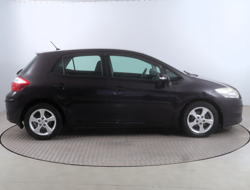 Toyota Auris, 2011