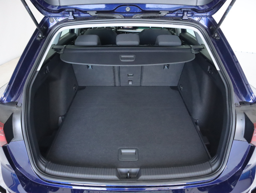 Volkswagen Golf, 2022