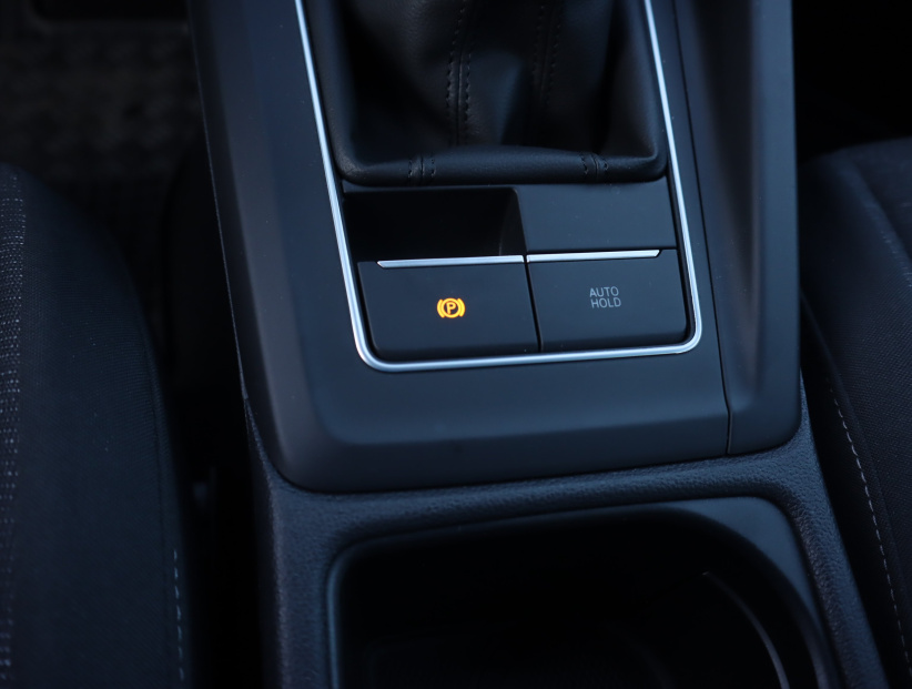 Volkswagen Golf, 2022