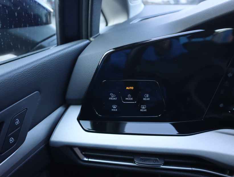 Volkswagen Golf, 2022