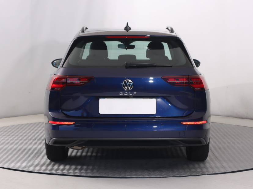 Volkswagen Golf, 2022