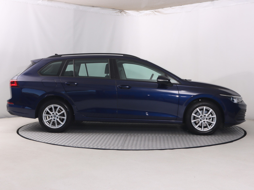 Volkswagen Golf, 2022