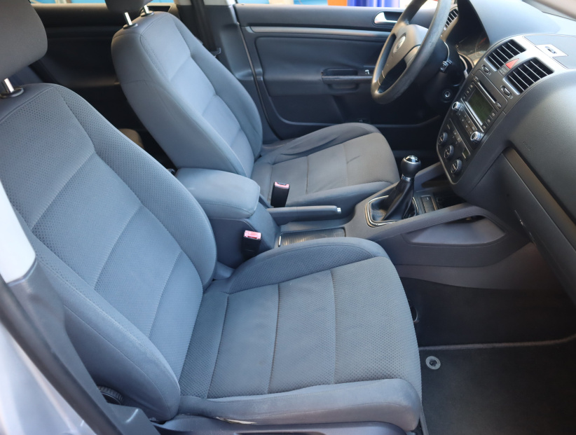 Volkswagen Golf, 2005