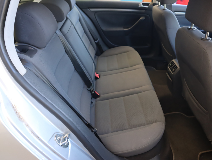 Volkswagen Golf, 2005