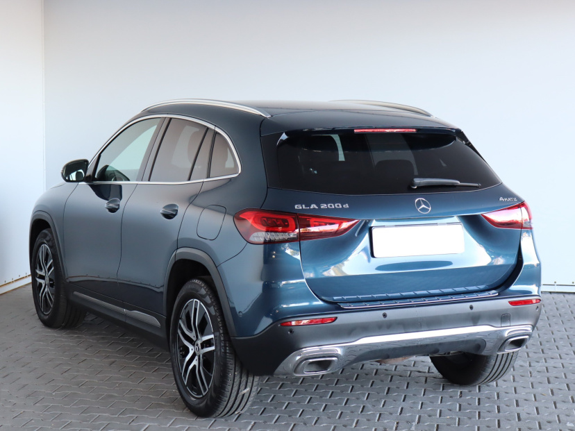Mercedes-Benz GLA, 2021