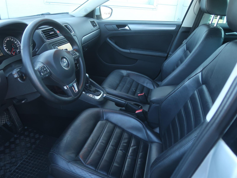 Volkswagen Jetta, 2012