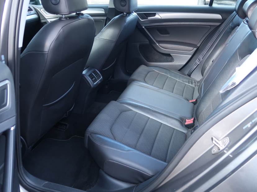Volkswagen Golf, 2014