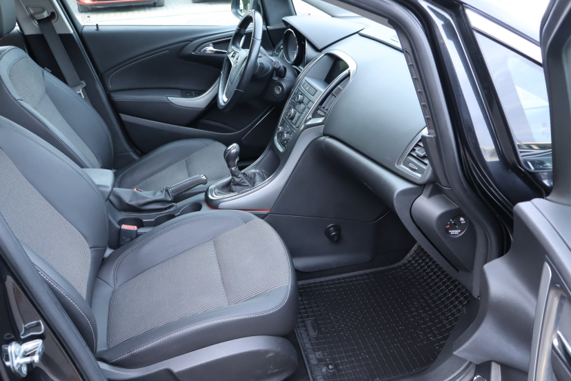 Opel Astra, 2012